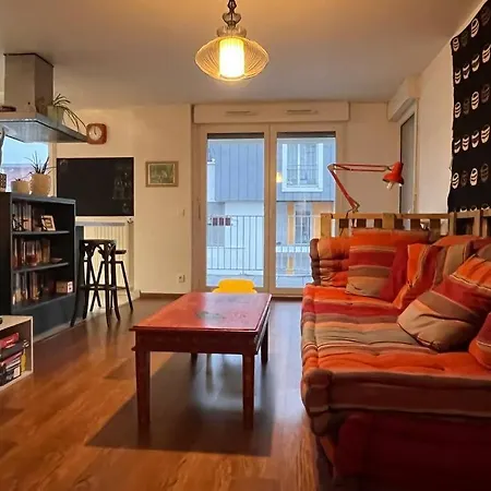 Spacious & Cosy Flat マシー