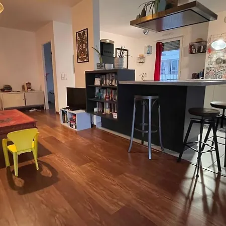 Spacious & Cosy Flat アパート *